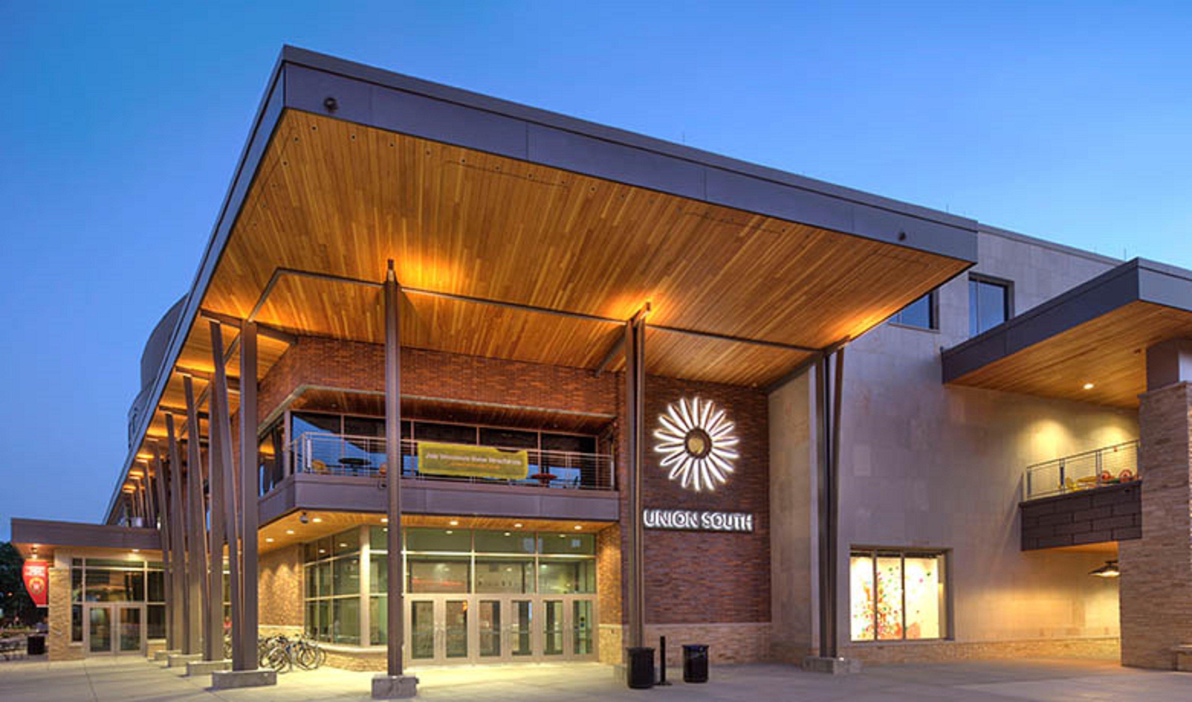 Holiday Inn Express And Suites Madison Central By Ihg Exterior foto