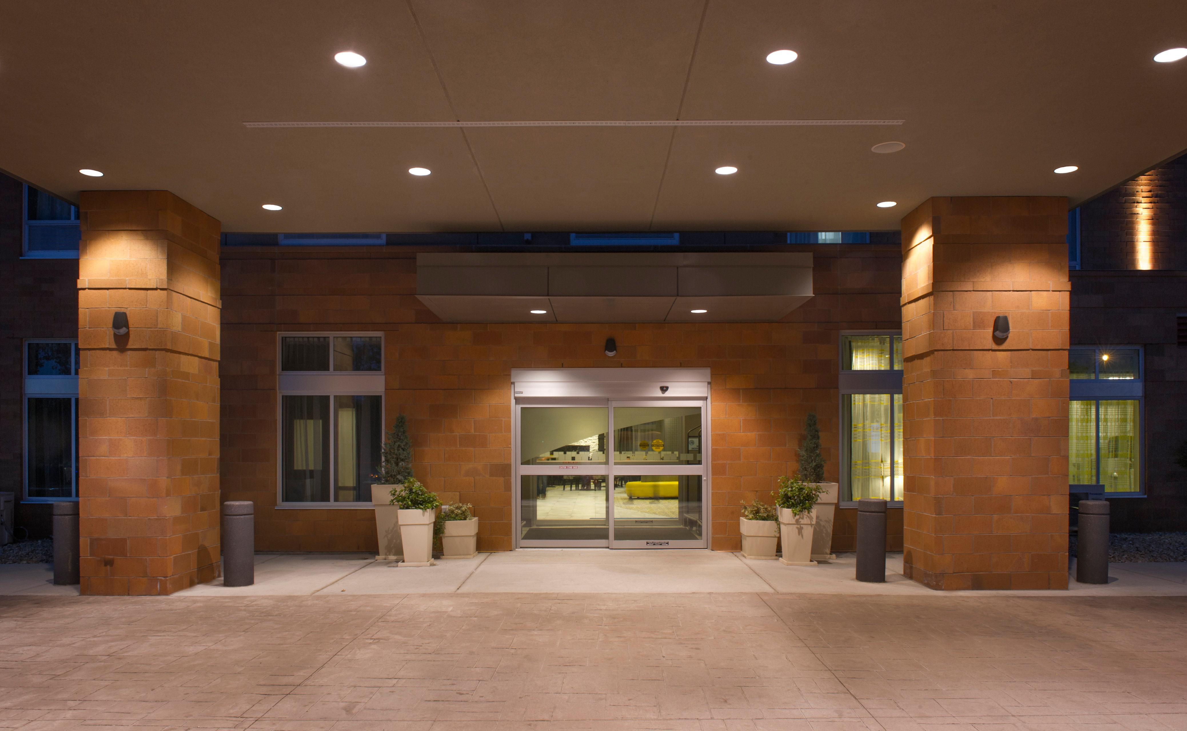 Holiday Inn Express And Suites Madison Central By Ihg Exterior foto